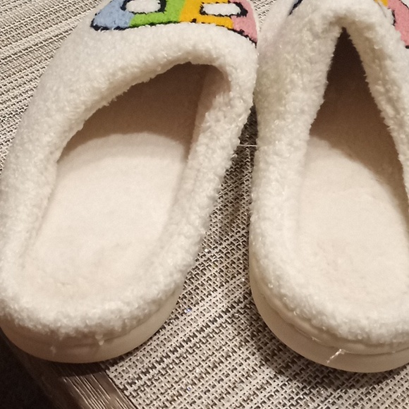 SLIPPERS NOVELTY SOFT PLUSH COZY SLIPPERS - Picture 6 of 6